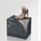 Preview: Grabskulptur »Trauernde mit Rose« Pawel Andryszewski