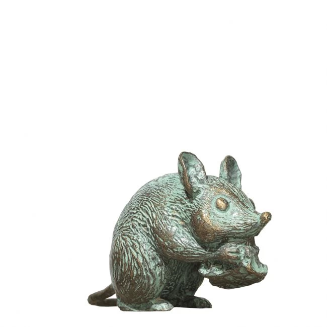 Bronzefigur »Maus mit Käse«, grünlich patiniert, Atelier Strassacker, 5 x 9 x 5 cm