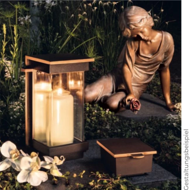 Grabskulptur »Trauernde mit Rose« Pawel Andryszewski