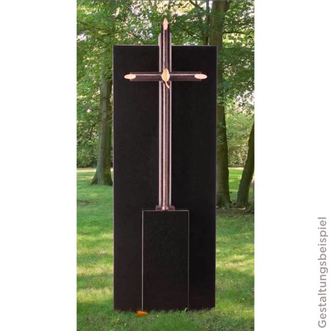 Skulptur »Freistehendes Kreuz mit vergoldetem Blatt«