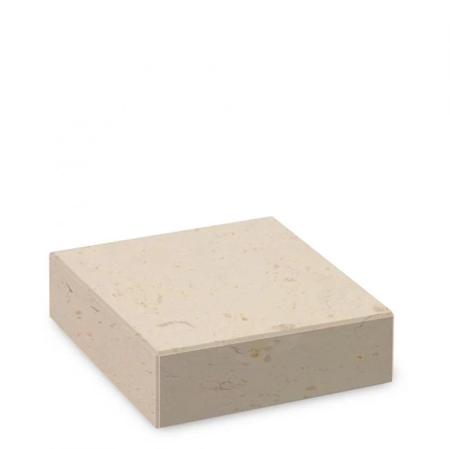 Steinsockel aus Comblanchien-Kalkstein, poliert, 17 x 17 cm