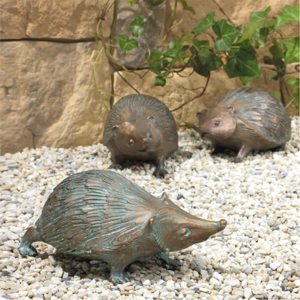 Bronzeskulptur kleiner Igel Dekoration für Haus und Garten 