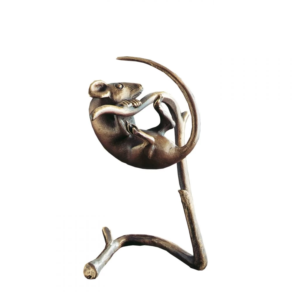 Bronzefigur »Maus auf Zweig«, grünlich patiniert, Atelier Strassacker, 14 x 10 x 10 cm Bronzefigur »Maus auf Zweig«, grünlich patiniert, Atelier Strassacker, 14 x 10 x 10 cm