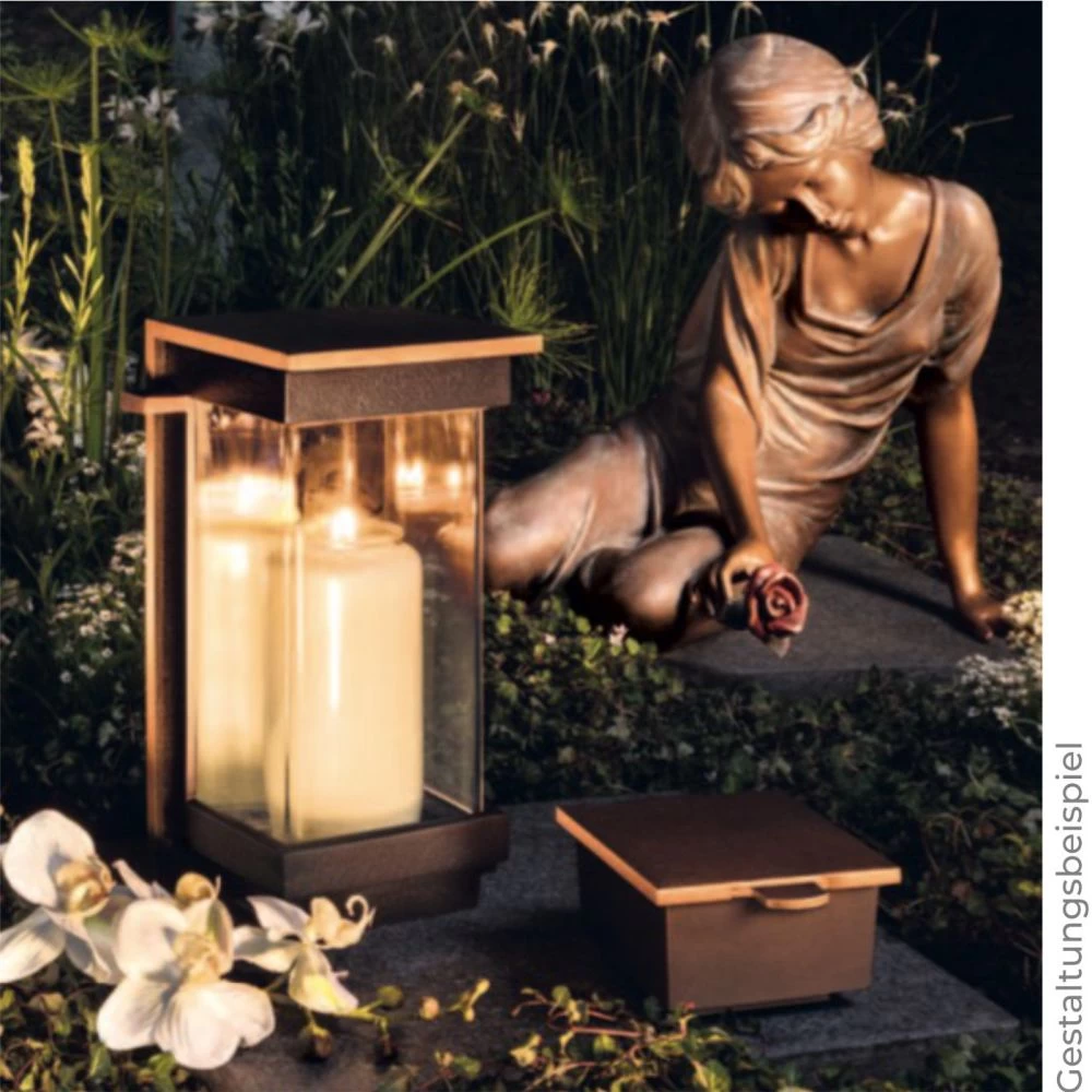 Grabskulptur »Trauernde mit Rose« Pawel Andryszewski