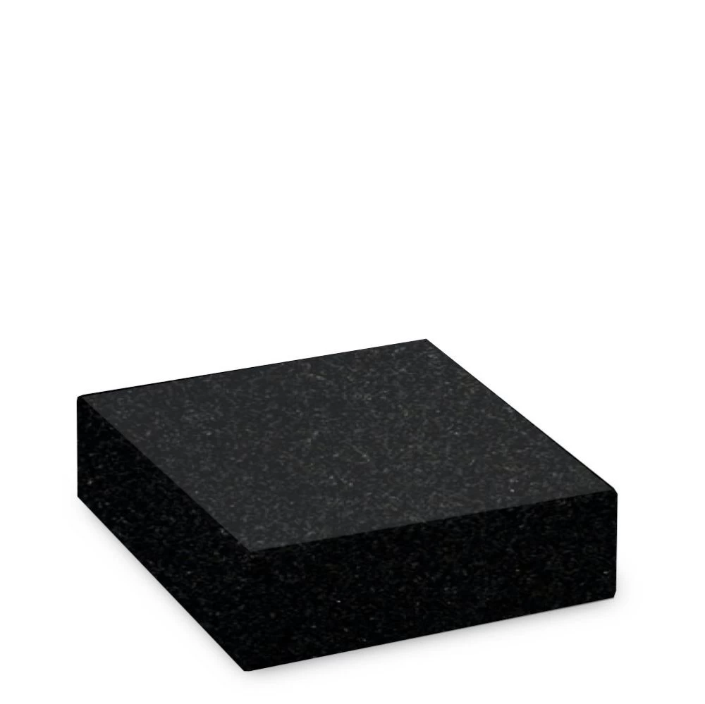 Steinsockel aus Indian Black-Granit, poliert, 17 x 17 x 6 cm