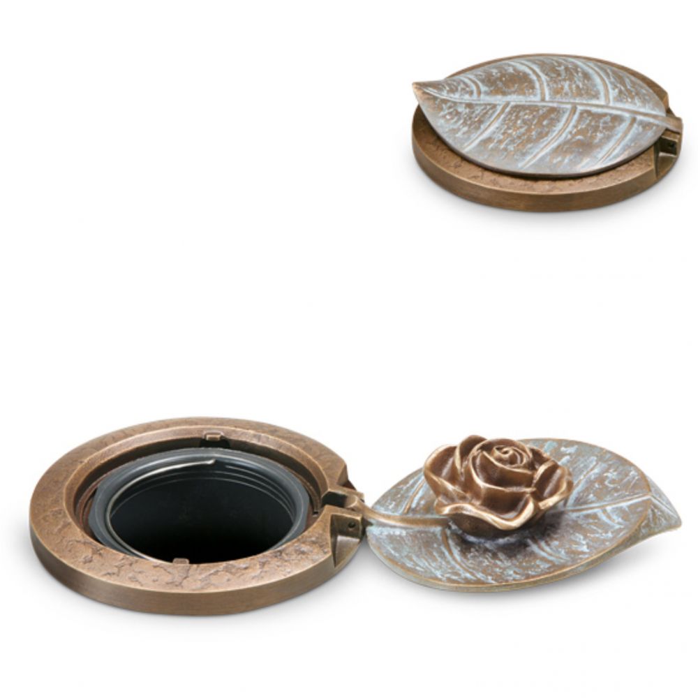 Vasenring »Toflor« mit Rose im Deckel, Bronze Vasenring »Toflor« mit Rose im Deckel, Bronze