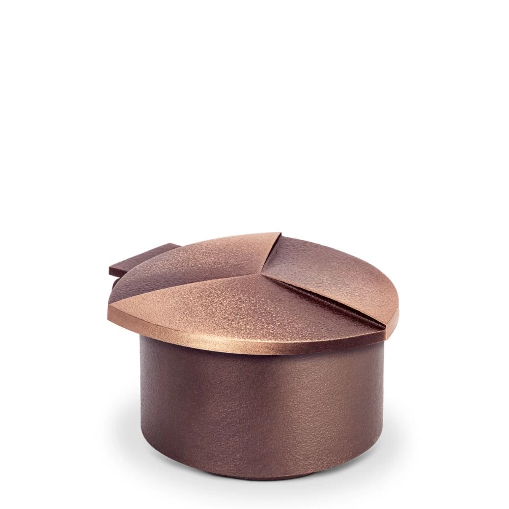Weihwasserkessel »Triseg«, Bronze, 6 x 10 x 12 cm Weihwasserkessel »Triseg«, Bronze, 6 x 10 x 12 cm