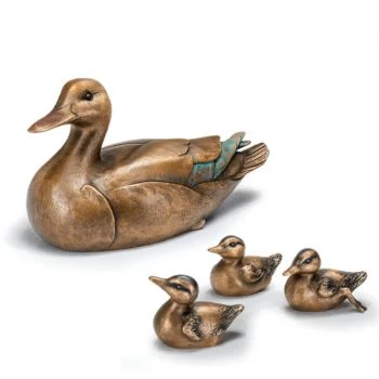 Skulpturengruppe »Entenmutter mit Küken«