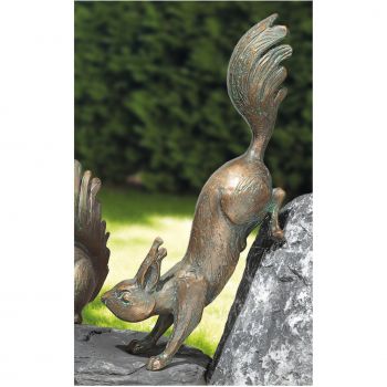 Bronzefigur »Eichhörnchen kopfüber« Atelier Strassacker