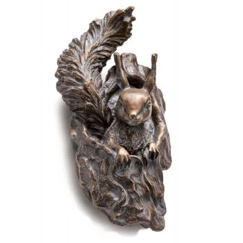 Bronzeplastik »Eichhörnchen - aus Astloch schauend« Atelier Strassacker