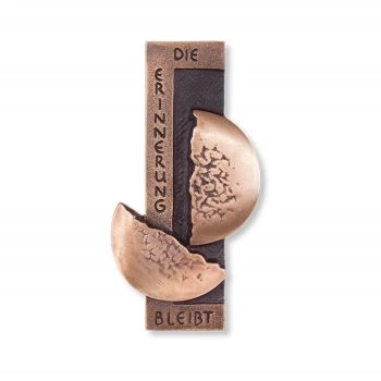 Bronzerelief »Sýmbolon« mit Spruch