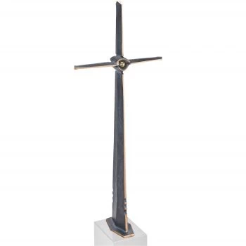 Skulptur »Freistehendes Kreuz mit Messingkugel«
