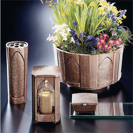 Strassacker Grableuchte Grabvase Weihwasserkessel Gotha Bronze